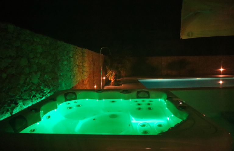 Jacuzzi at the Hygge holiday rental in Xaghra Gozo